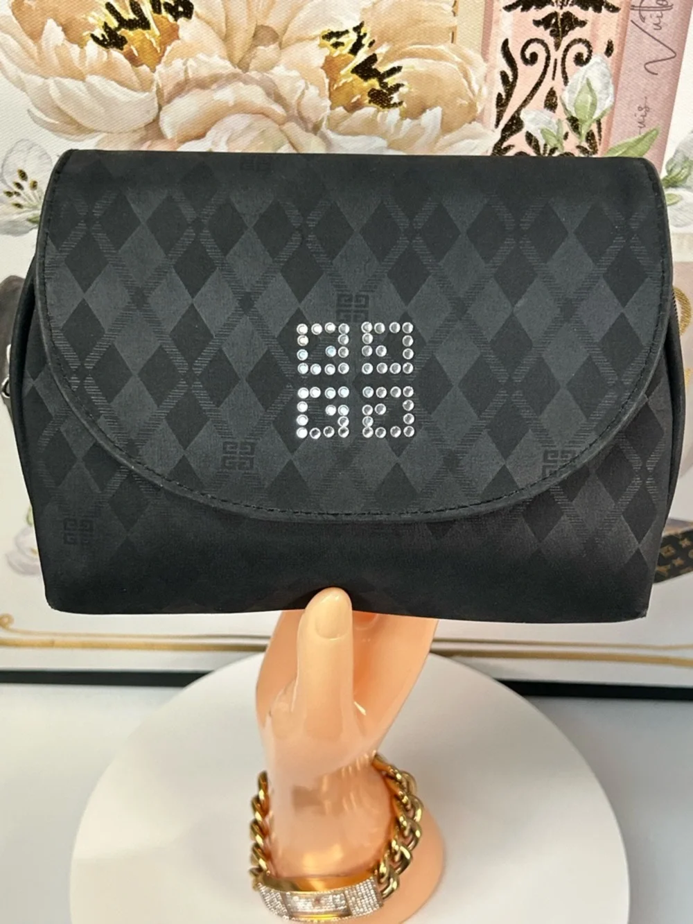 Givenchy Signature Nylon Cosmetic Bag with Mirror ✨🤩🖤
